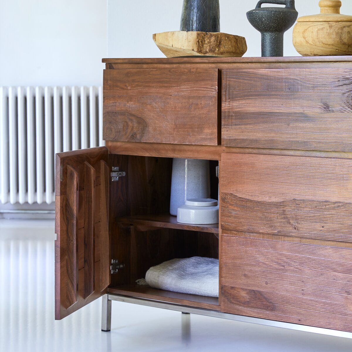 Nova - Buffet en palissandre massif 155 cm Nova - Buffet en palissandre massif 155 cm