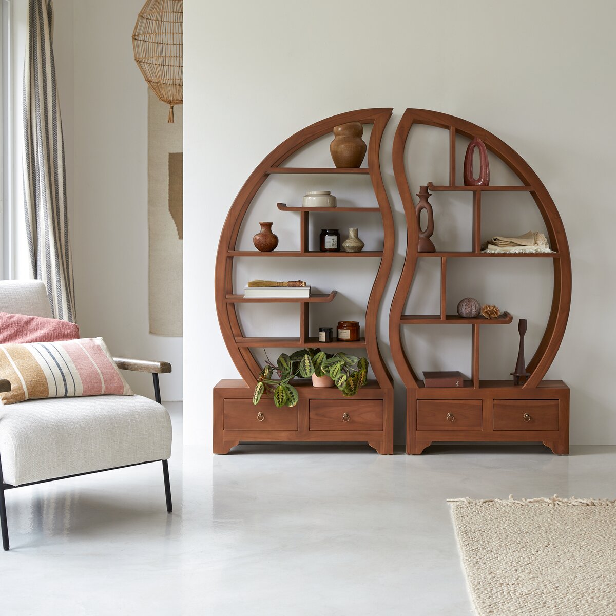 Mueble librería pequeño de madera de mindi