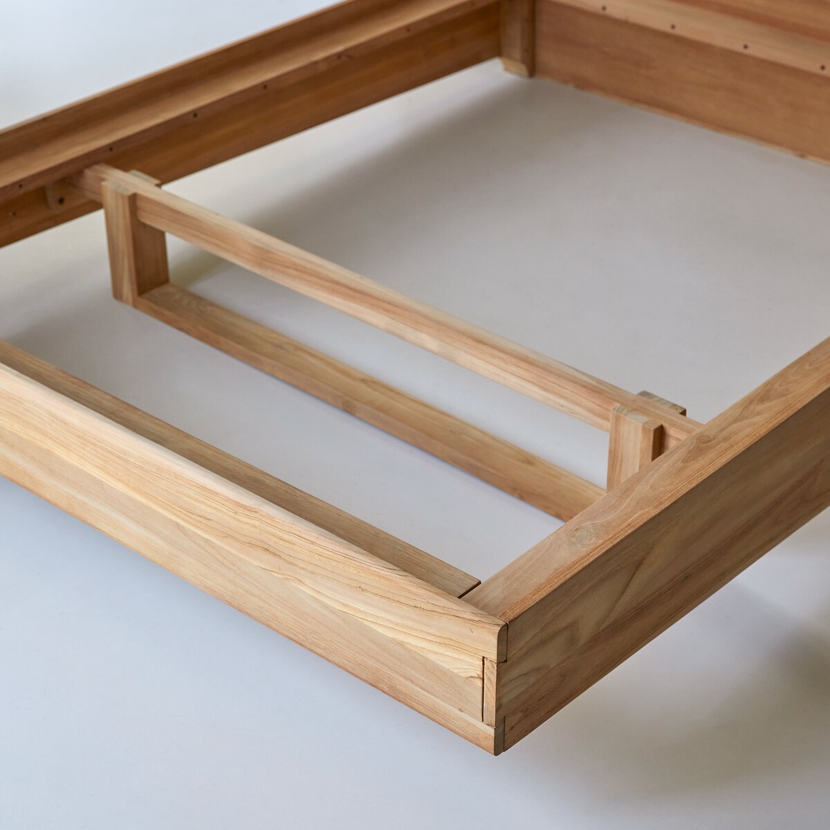 Flat - Bett aus massivem Teakholz 160x200 cm Flat - Bett aus massivem Teakholz 160x200 cm