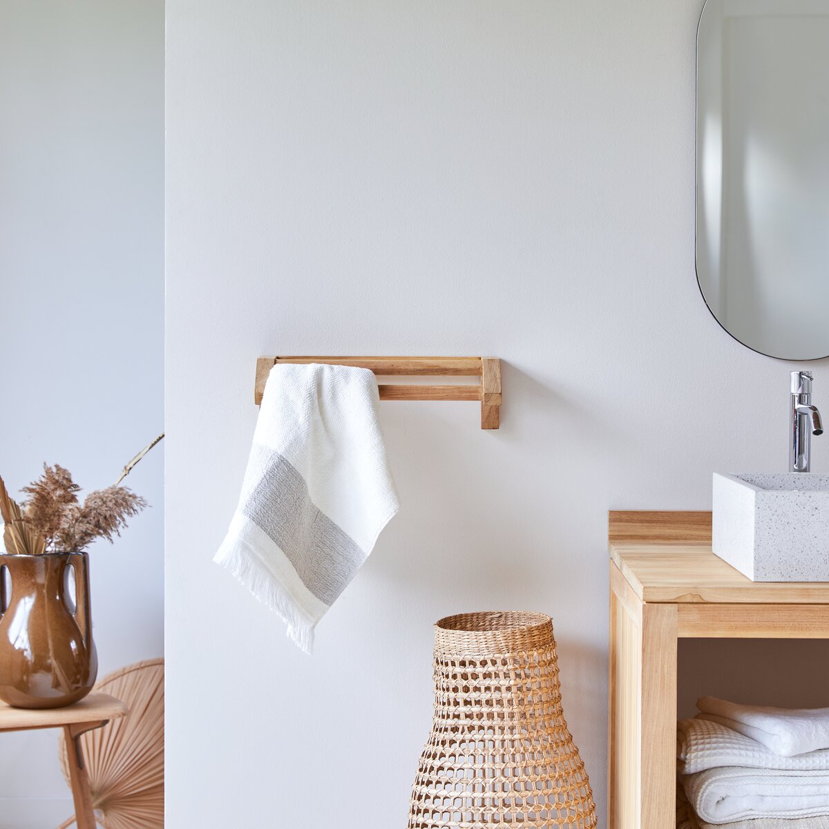 Kayu - Solid teak wall-mounted Towel rack