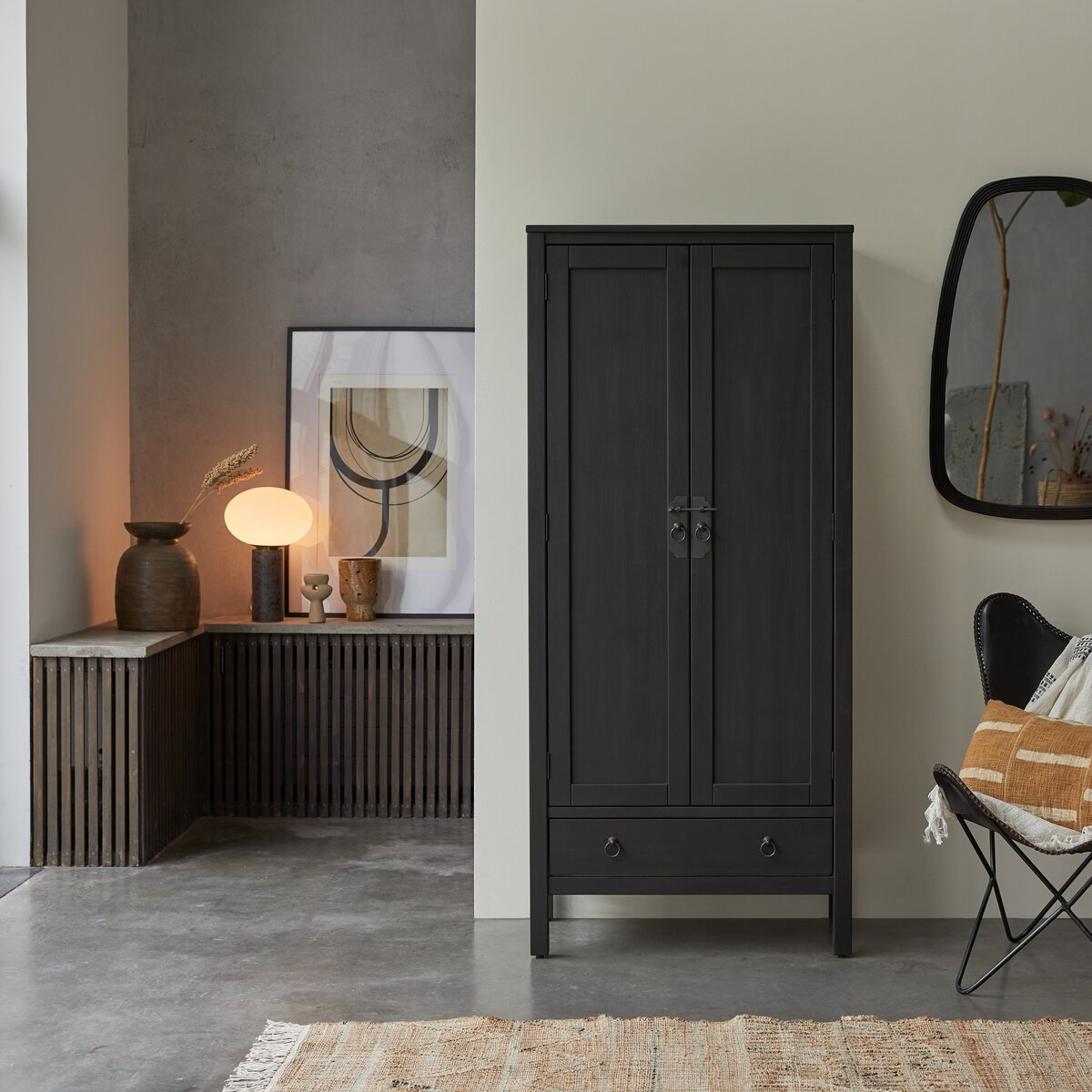 Thaki Black - Armoire en pin massif Thaki Black - Armoire en pin massif