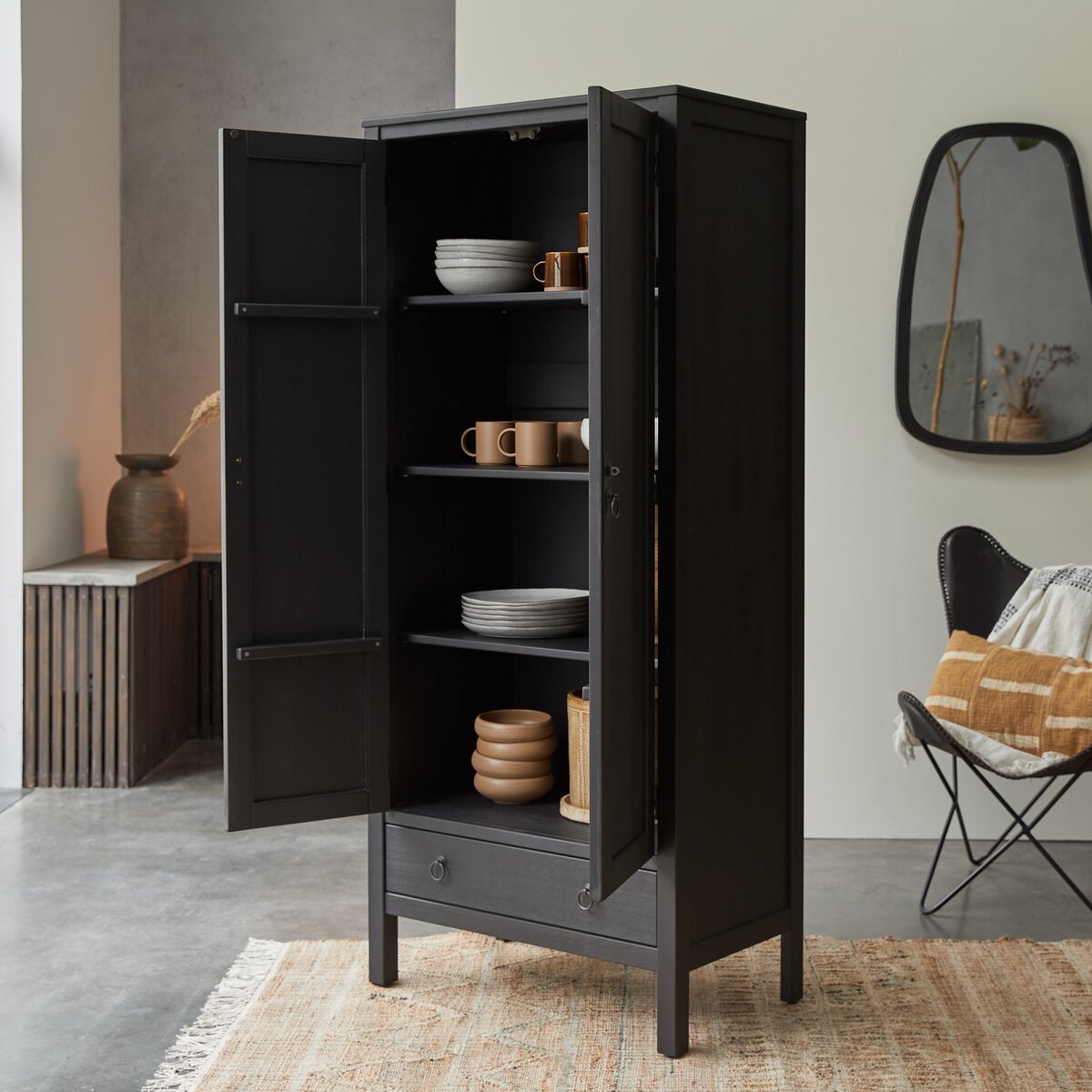 Thaki Black - Armario de madera de pino maciza Thaki Black - Armario de madera de pino maciza