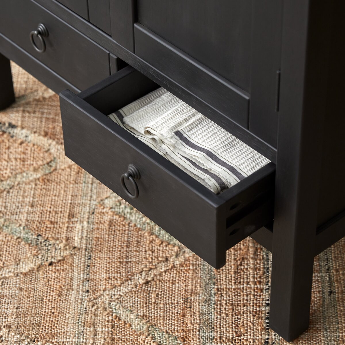 Thaki Black - Credenza in pino massello 80 cm Thaki Black - Credenza in pino massello 80 cm