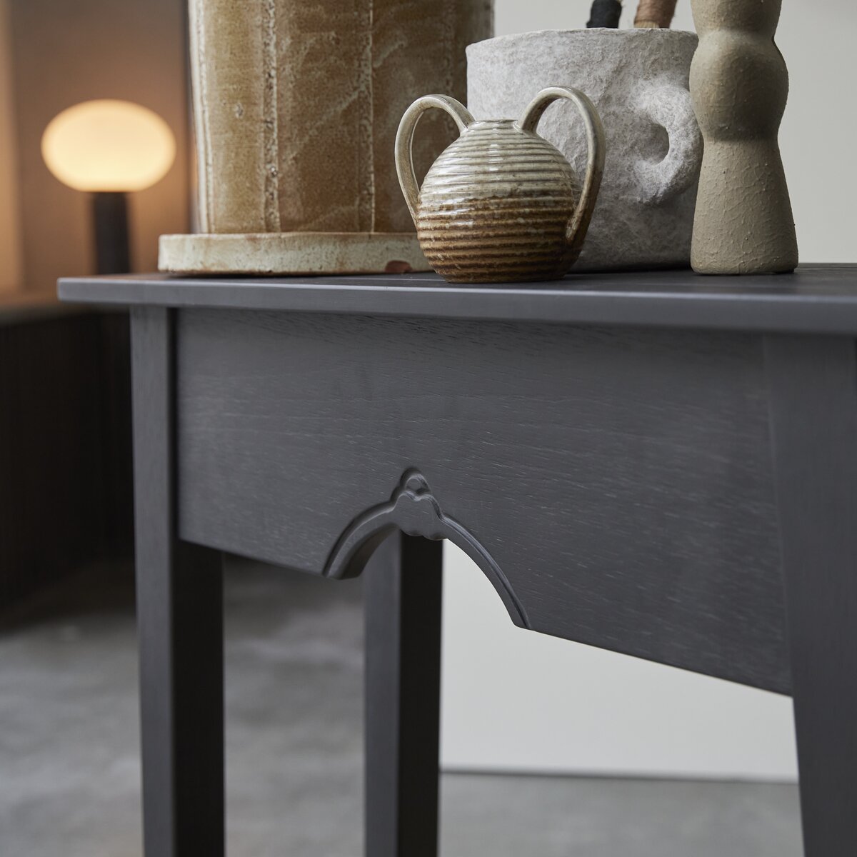 Thaki Black - Console en pin massif Thaki Black - Console en pin massif