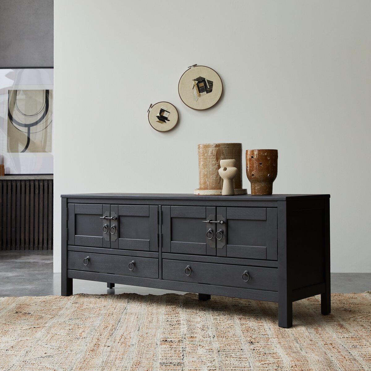 Thaki Black - Meuble TV en pin massif 140 cm Thaki Black - Meuble TV en pin massif 140 cm