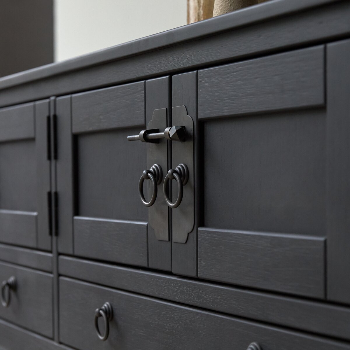 Thaki Black - Solid pine TV stand 140 cm Thaki Black - Solid pine TV stand 140 cm
