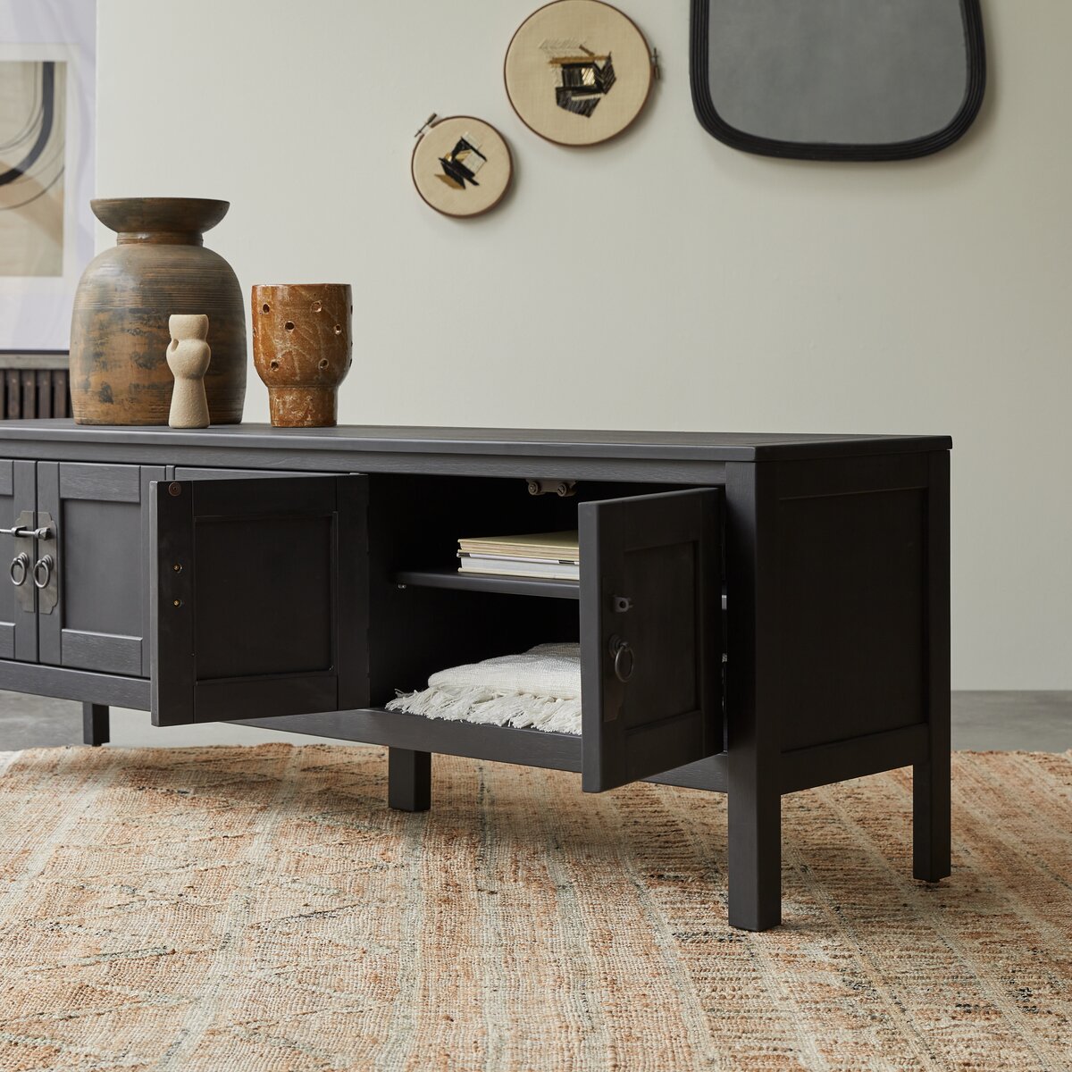 Thaki Black - Meuble TV en pin massif 170 cm Thaki Black - Meuble TV en pin massif 170 cm