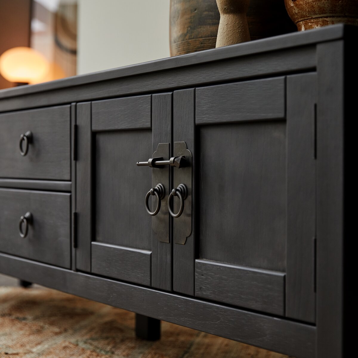 Thaki Black - Meuble TV en pin massif 170 cm Thaki Black - Meuble TV en pin massif 170 cm