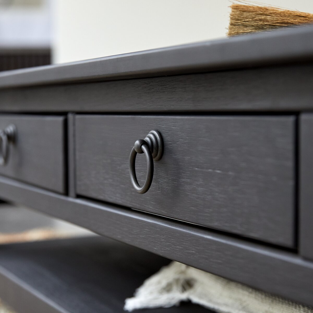 Thaki Black - Table basse en pin massif Thaki Black - Table basse en pin massif