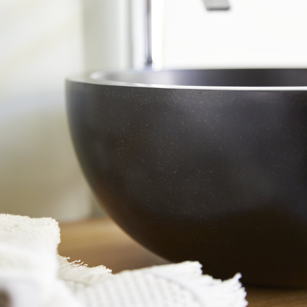 Isa - Lavabo in battuto di terrazzo black Isa - Lavabo in battuto di terrazzo black