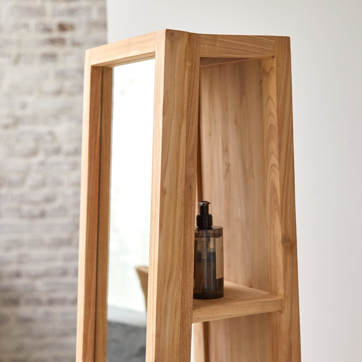 Twig - Columna oblicua en teca maciza Twig - Columna oblicua en teca maciza