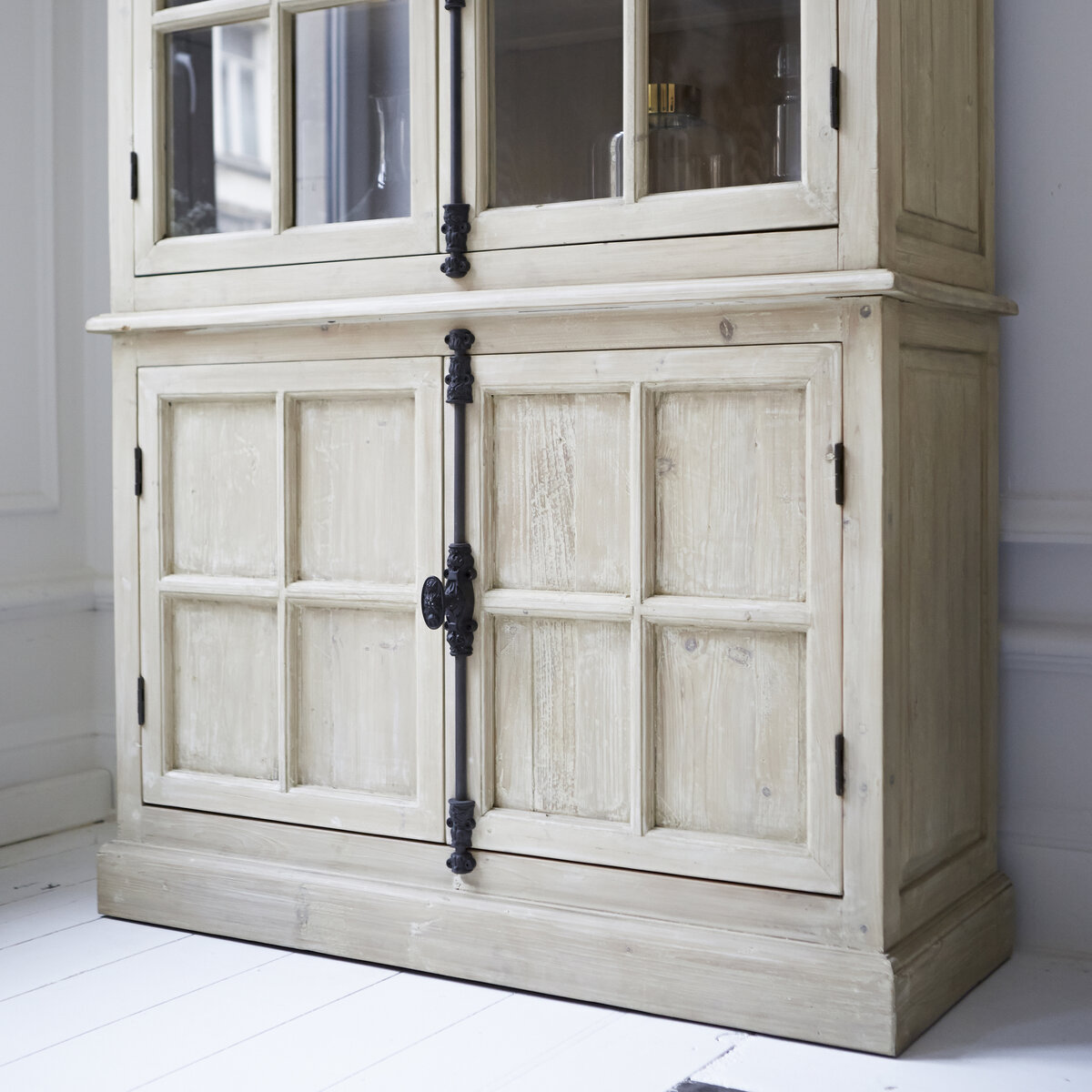 Esther - Credenza in pino riciclato Esther - Credenza in pino riciclato