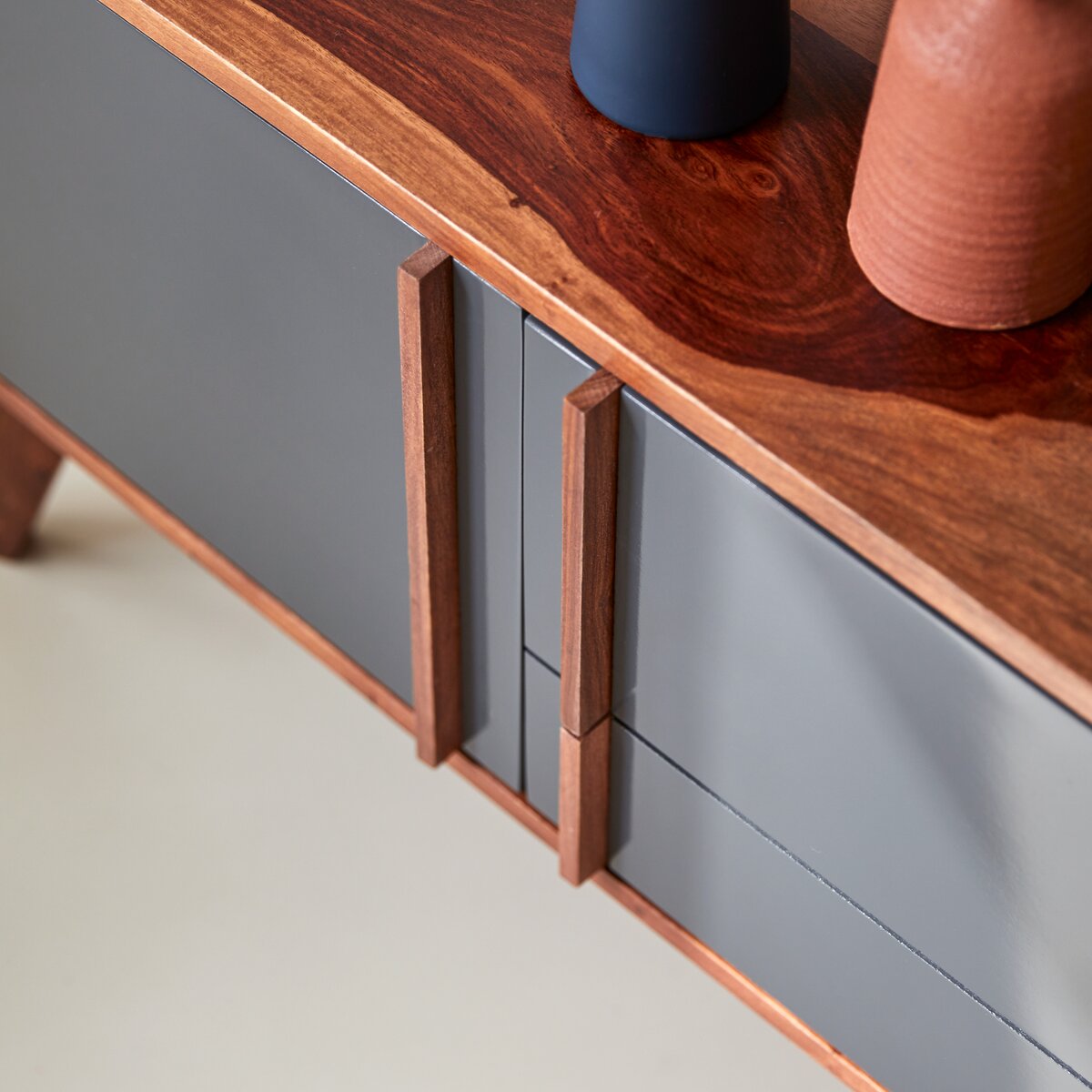 Niels - TV Schrank aus Palisander 150 cm Niels - TV Schrank aus Palisander 150 cm