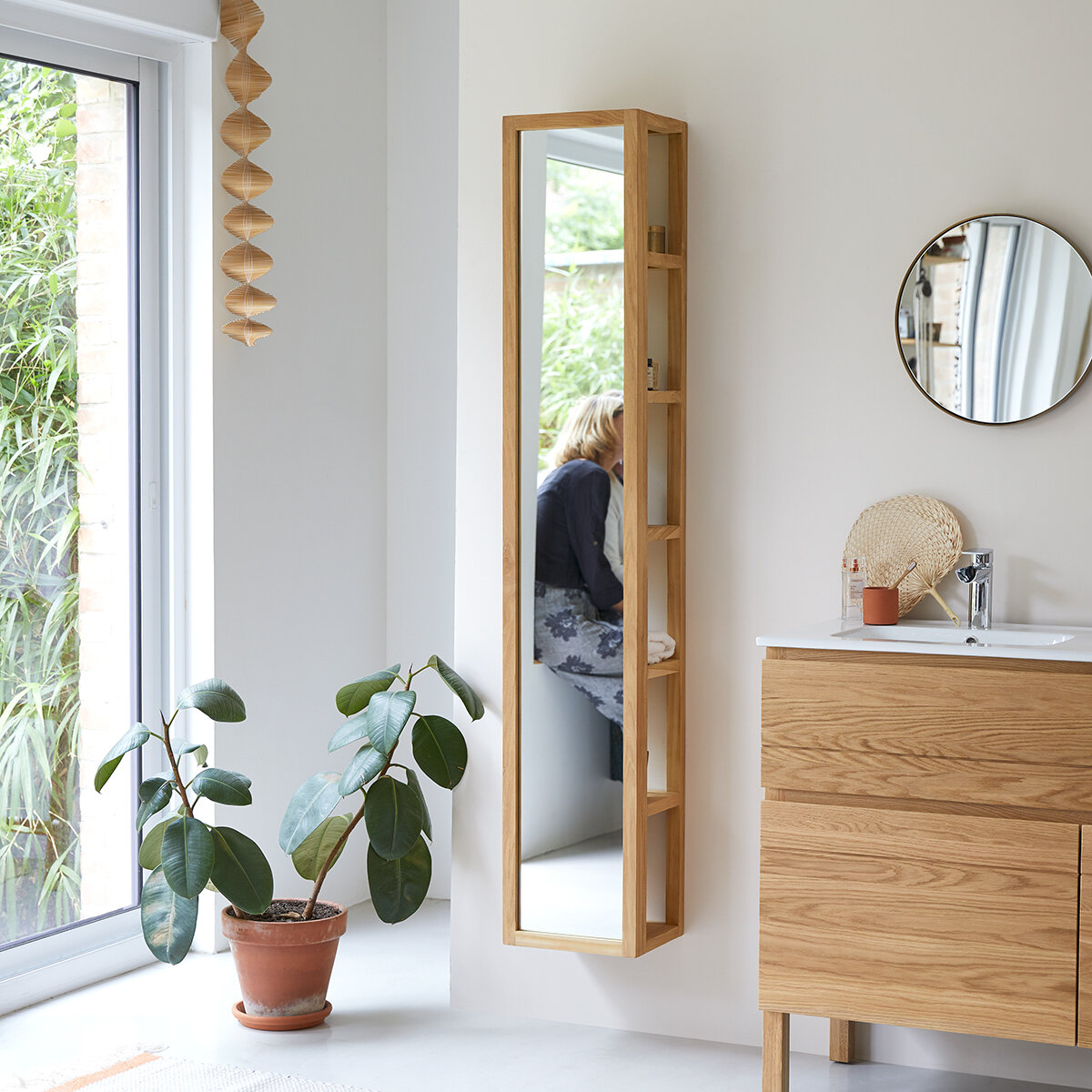Twig - Hochschrank aus massivem Teak Twig - Hochschrank aus massivem Teak