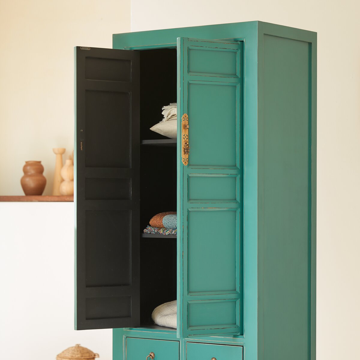 ② Jolie petite armoire en pin — Armoires