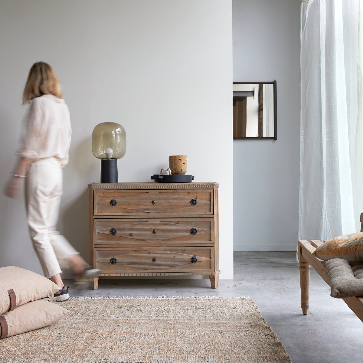 Emily - Kommode aus massiver recycelter Pinie Emily - Kommode aus massiver recycelter Pinie