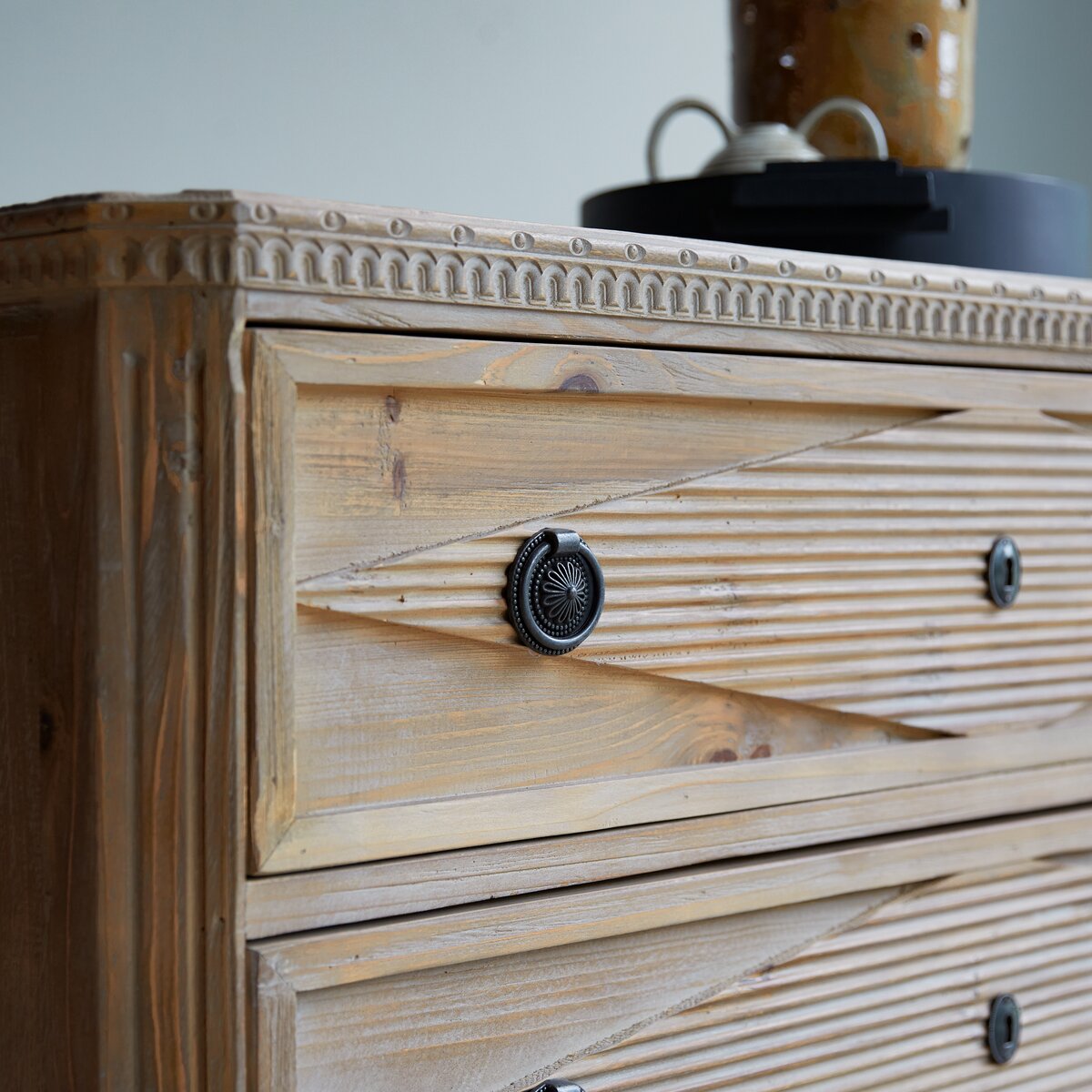 Emily - Commode en pin massif recyclé Emily - Commode en pin massif recyclé