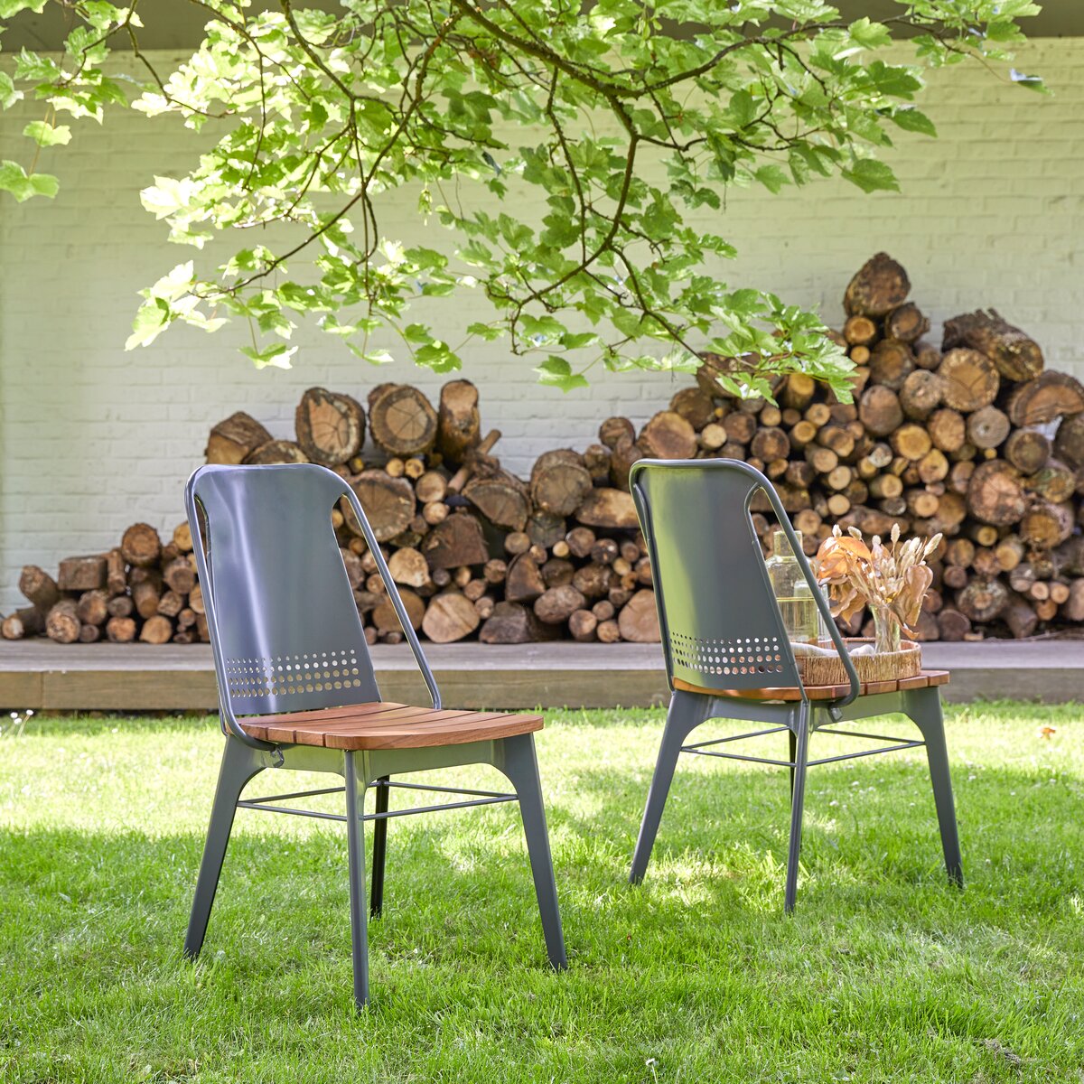 Chaise en teck massif et métal gris - Assises de jardin - Tikamoon