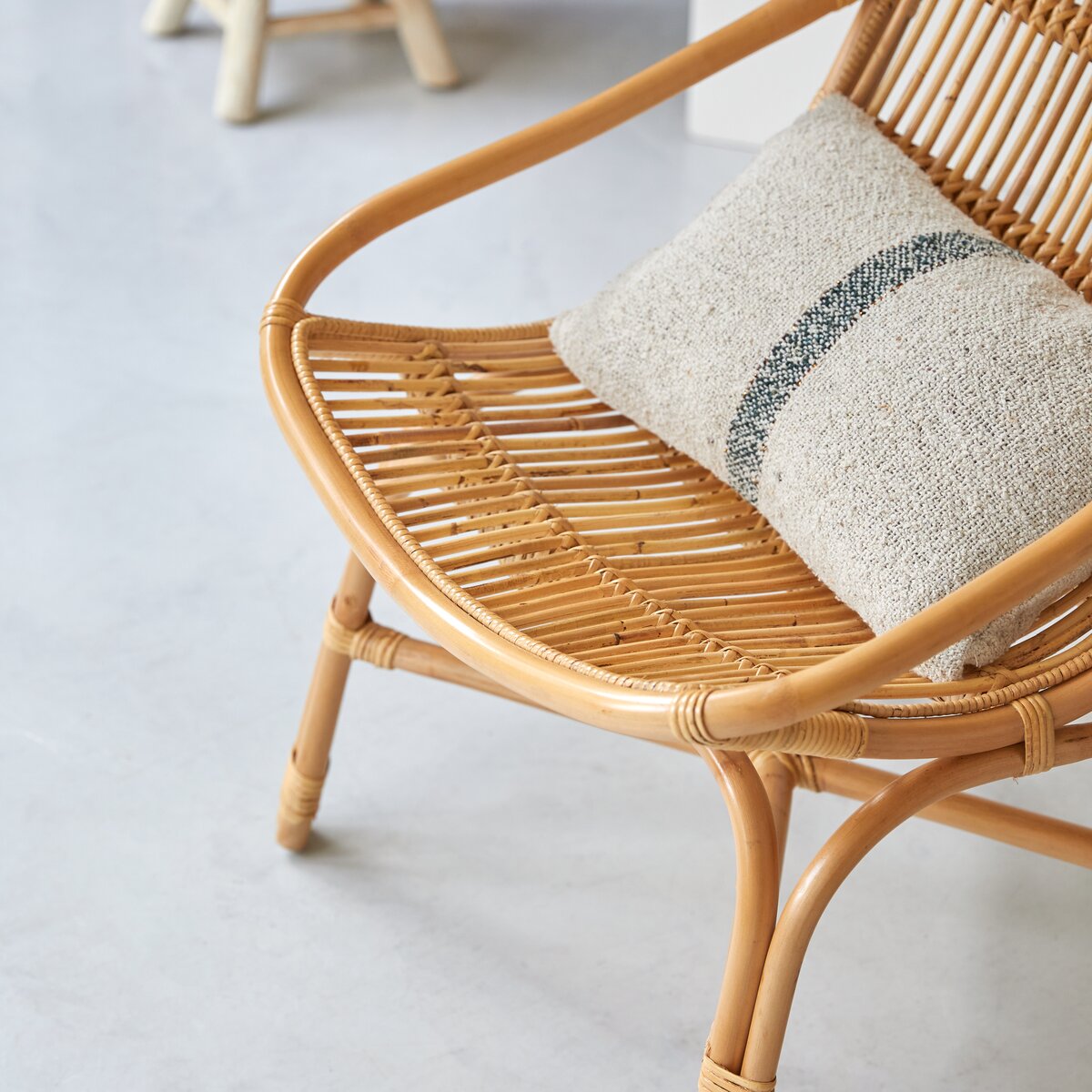 Chaise en rotin naturel - Assise à accoudoirs d'extérieur - Tikamoon