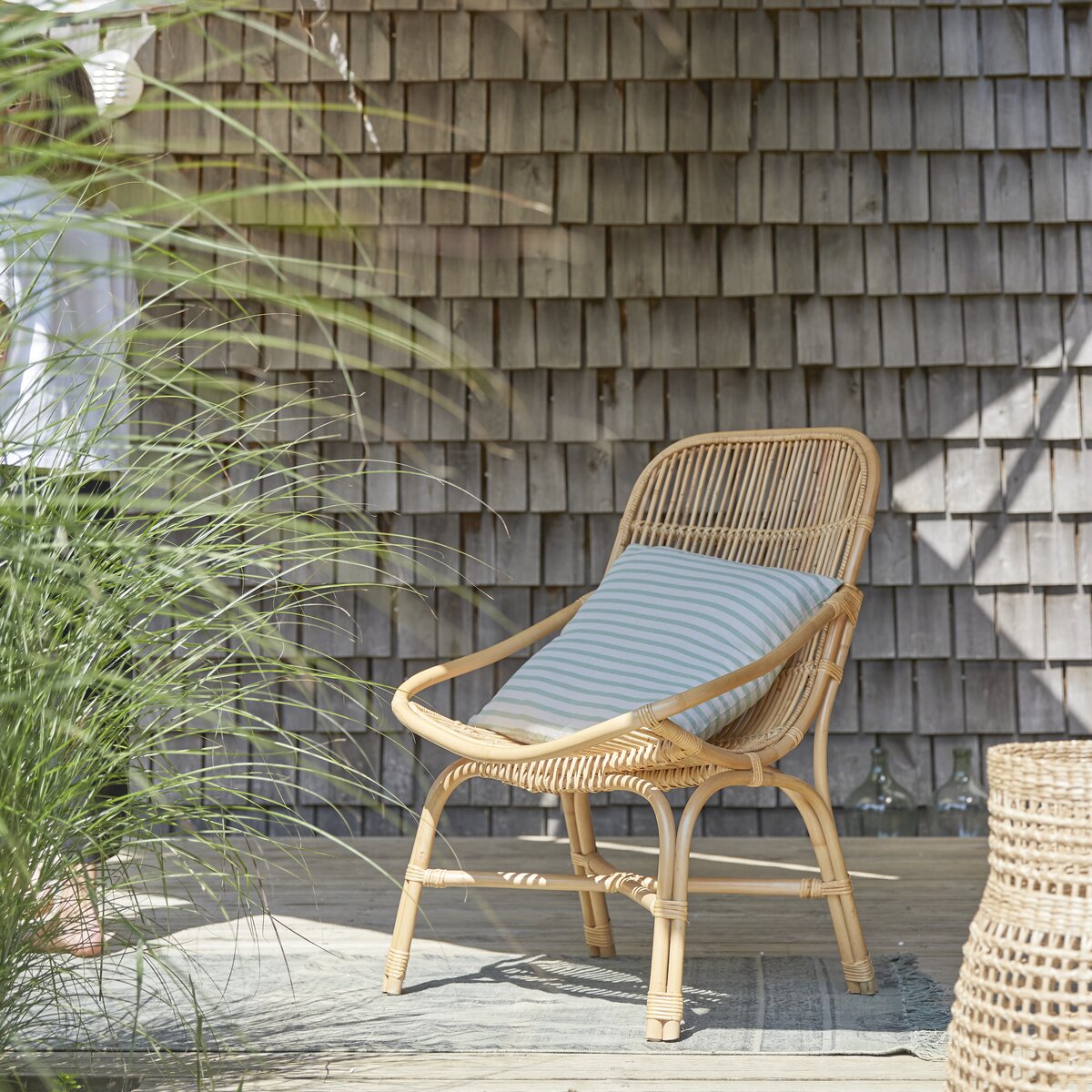 Outdoor wicker deals arm chair