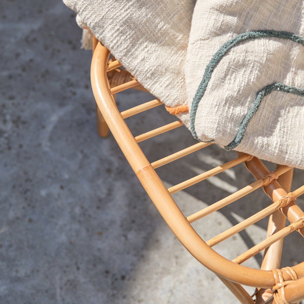 Chaise en rotin naturel - Assise à accoudoirs d'extérieur - Tikamoon