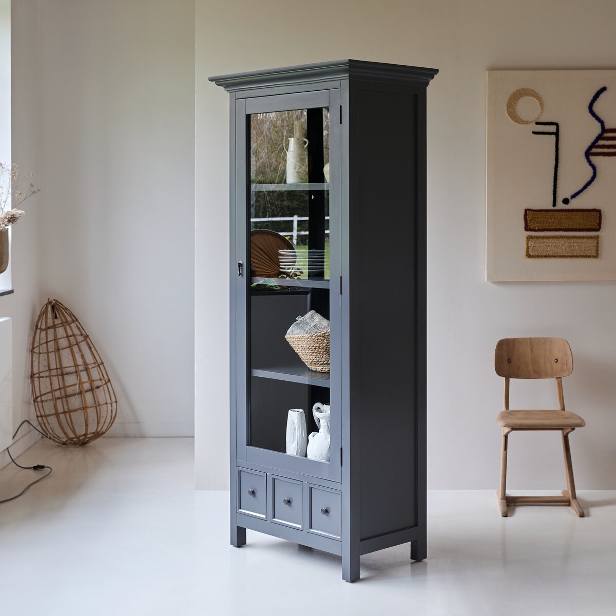 Masha - Vitrinenschrank aus Mahagoni Masha - Vitrinenschrank aus Mahagoni