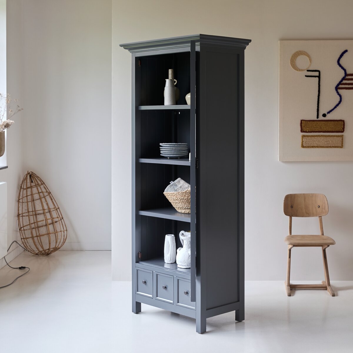 Masha - Vitrinenschrank aus Mahagoni Masha - Vitrinenschrank aus Mahagoni