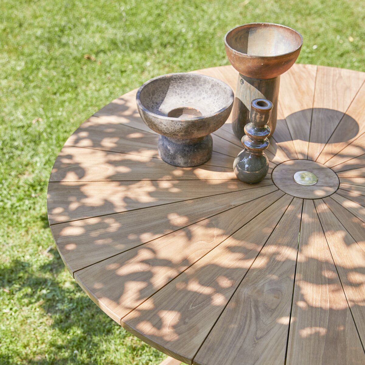 Table de jardin ronde et pliante en bois de teck 6 personnes - Delhi