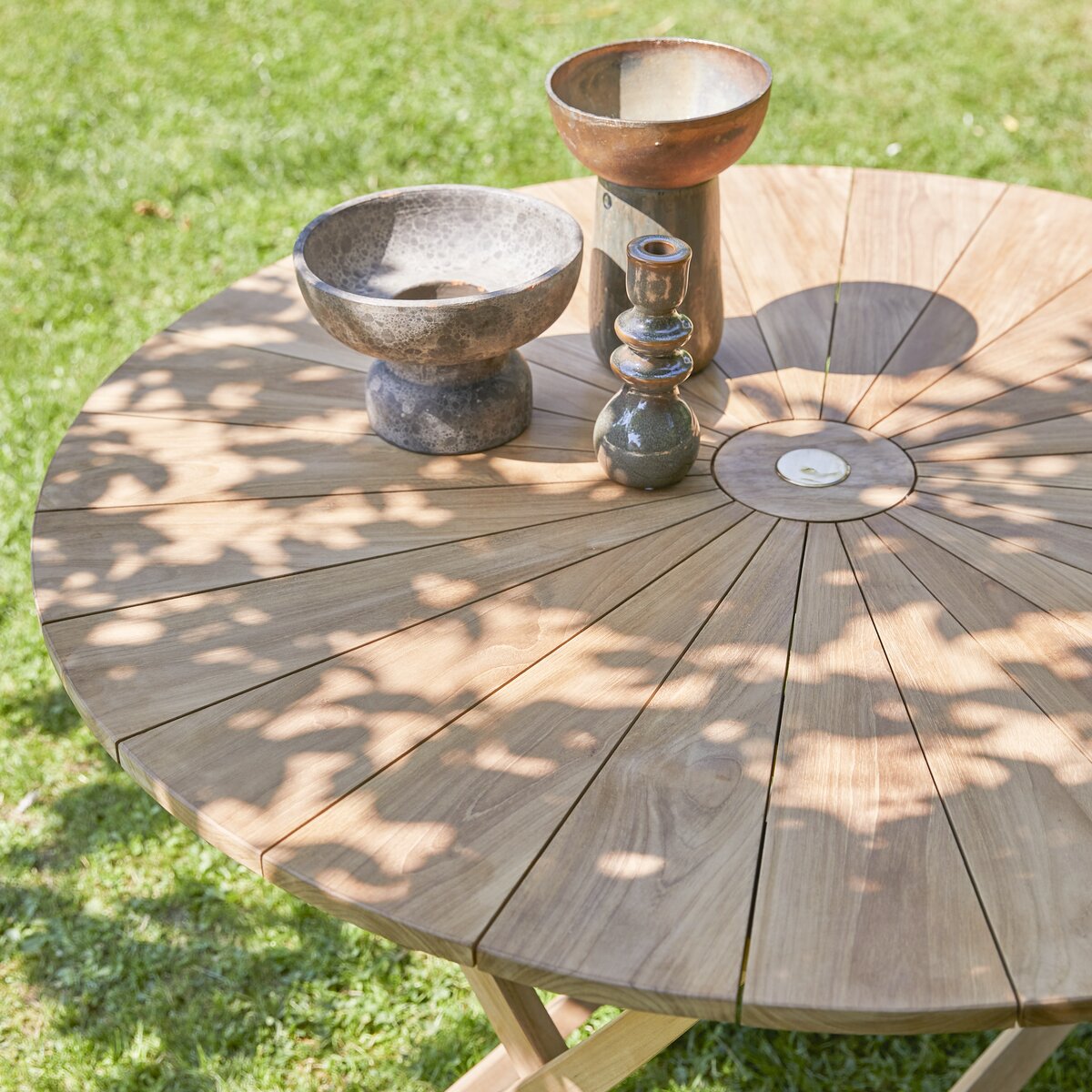 Table de jardin ronde et pliante en bois de teck 6 personnes - Delhi