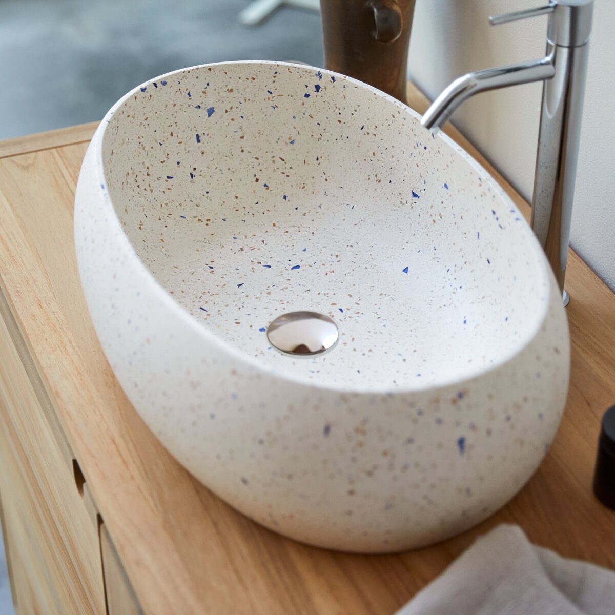 Orion - Lavabo in battuto di terrazzo confetti Orion - Lavabo in battuto di terrazzo confetti
