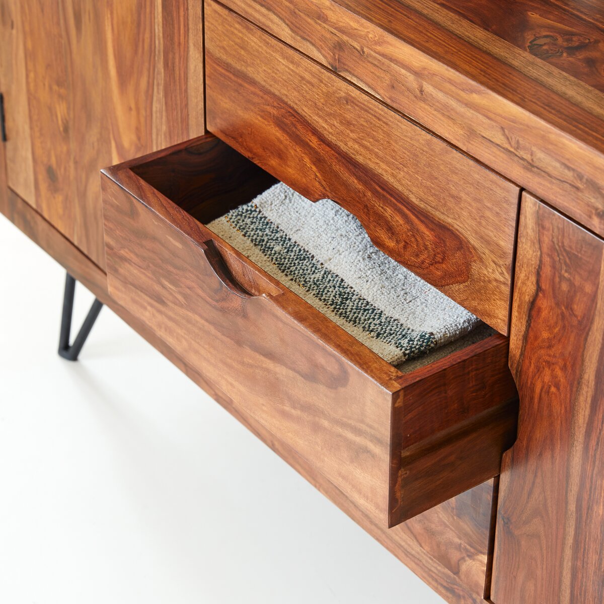 Bonnie - Buffet in palissandro massello 150 cm Bonnie - Buffet in palissandro massello 150 cm