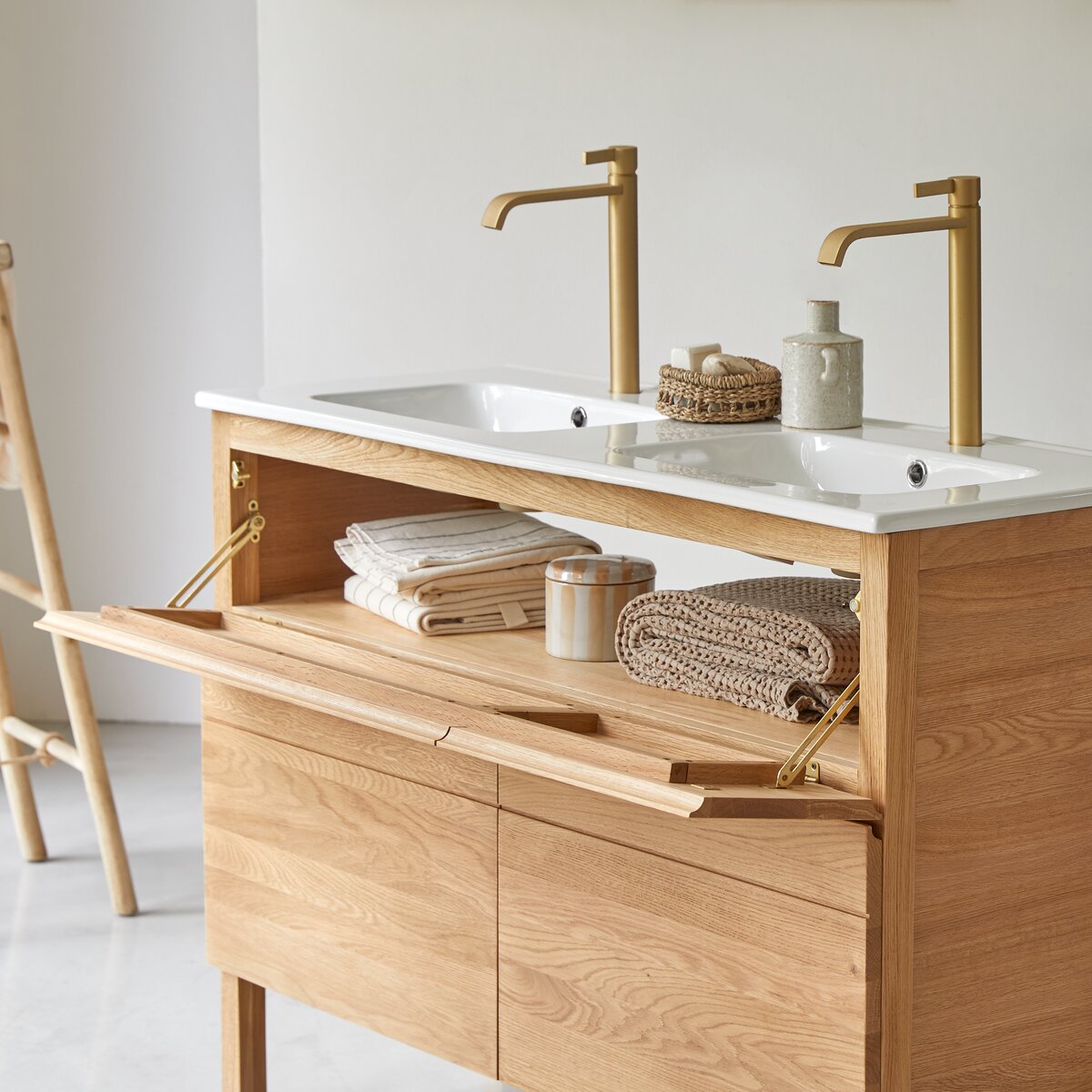 Meuble de rangement pour salle de bain en bois de chêne ou de teck