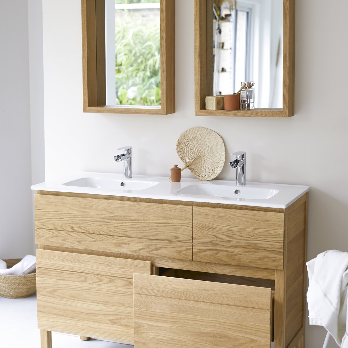 Easy - Meuble salle de bain en chêne massif et céramique 120 cm Easy - Meuble salle de bain en chêne massif et céramique 120 cm