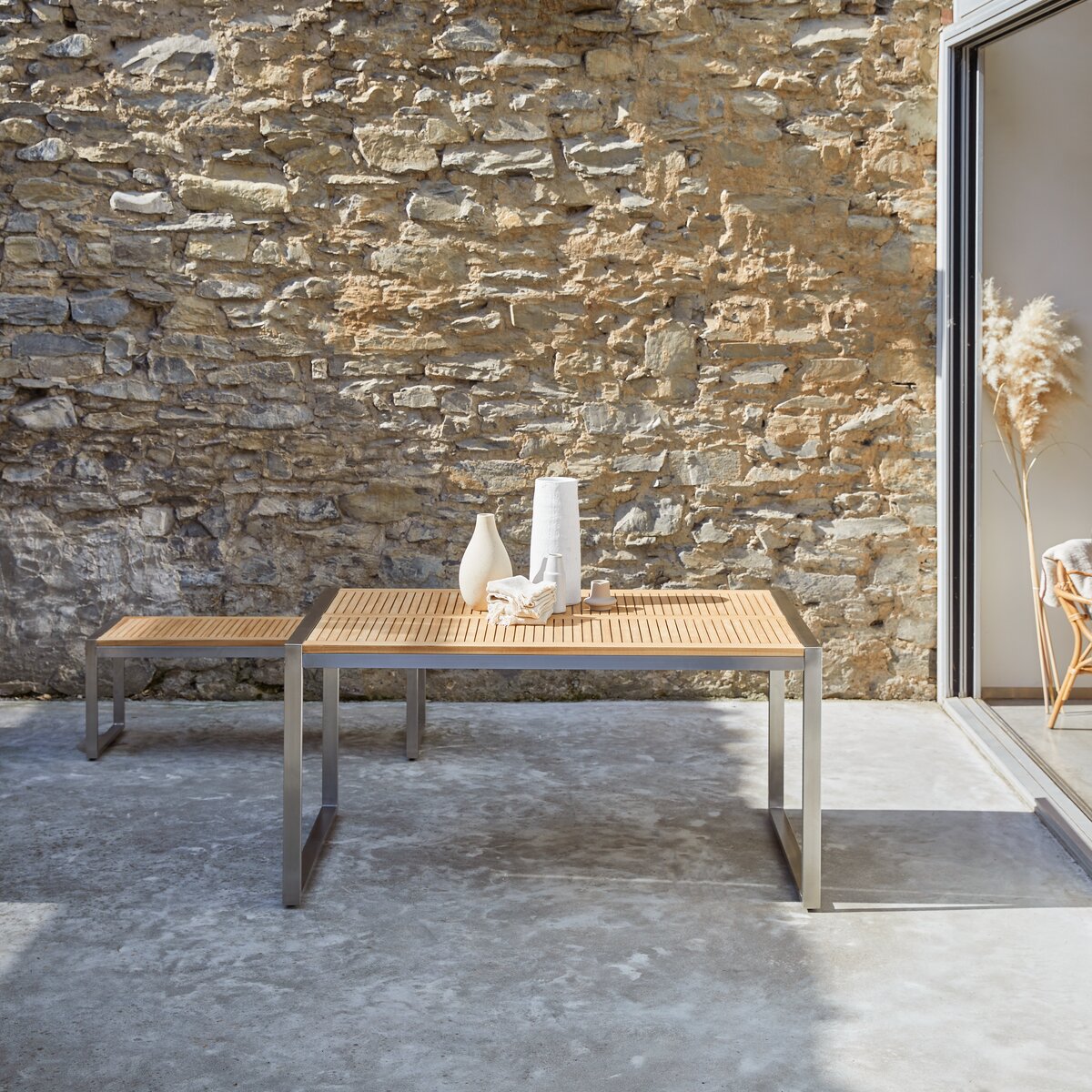 Arno - Table de jardin en teck massif et inox 4/6 pers. Arno - Table de jardin en teck massif et inox 4/6 pers.
