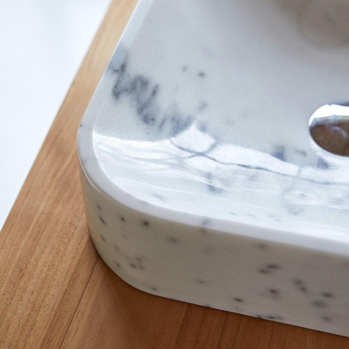 Perseus - White marble Washbasin Perseus - White marble Washbasin
