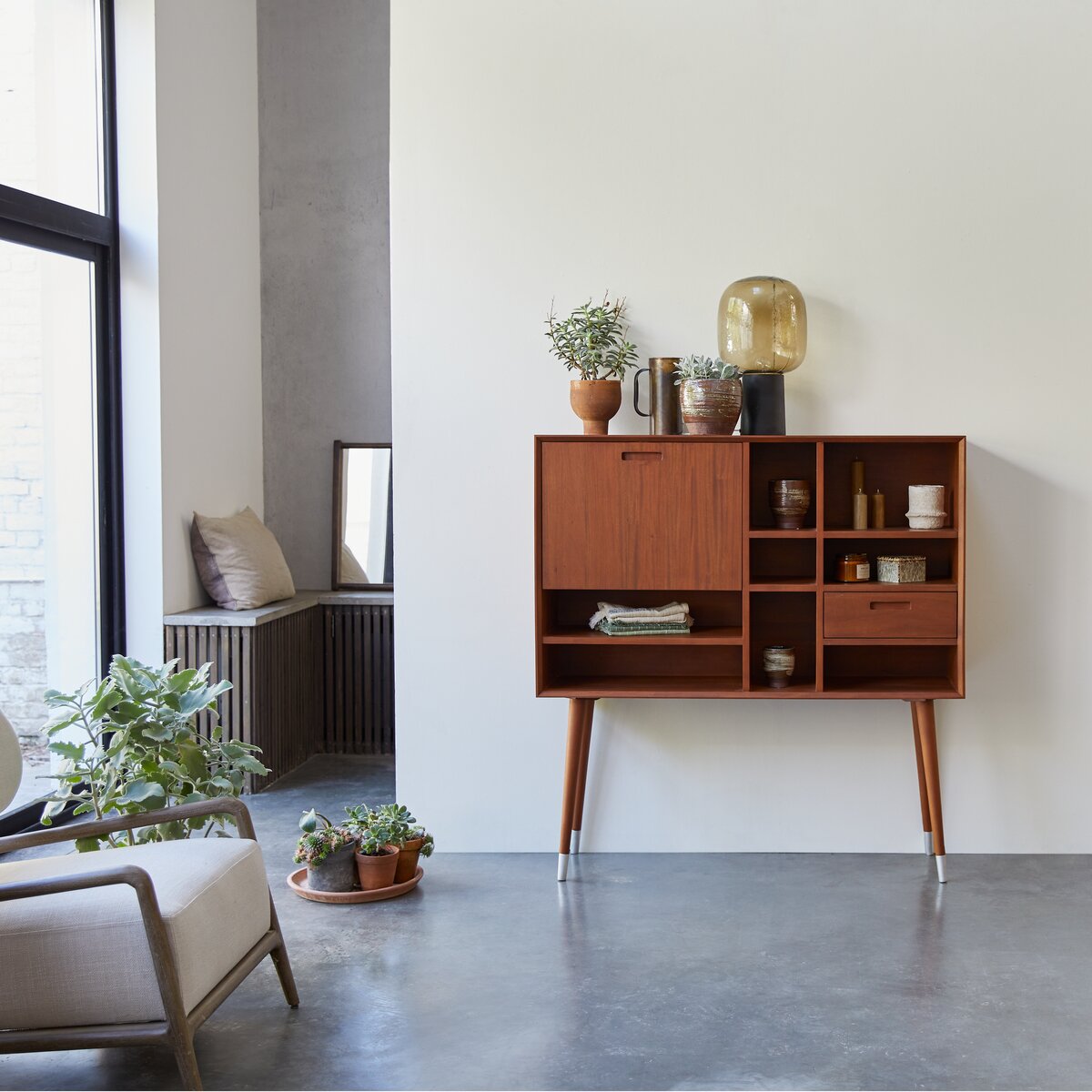 Magda 50's - Buffet haut en acajou massif 130 cm Magda 50's - Buffet haut en acajou massif 130 cm