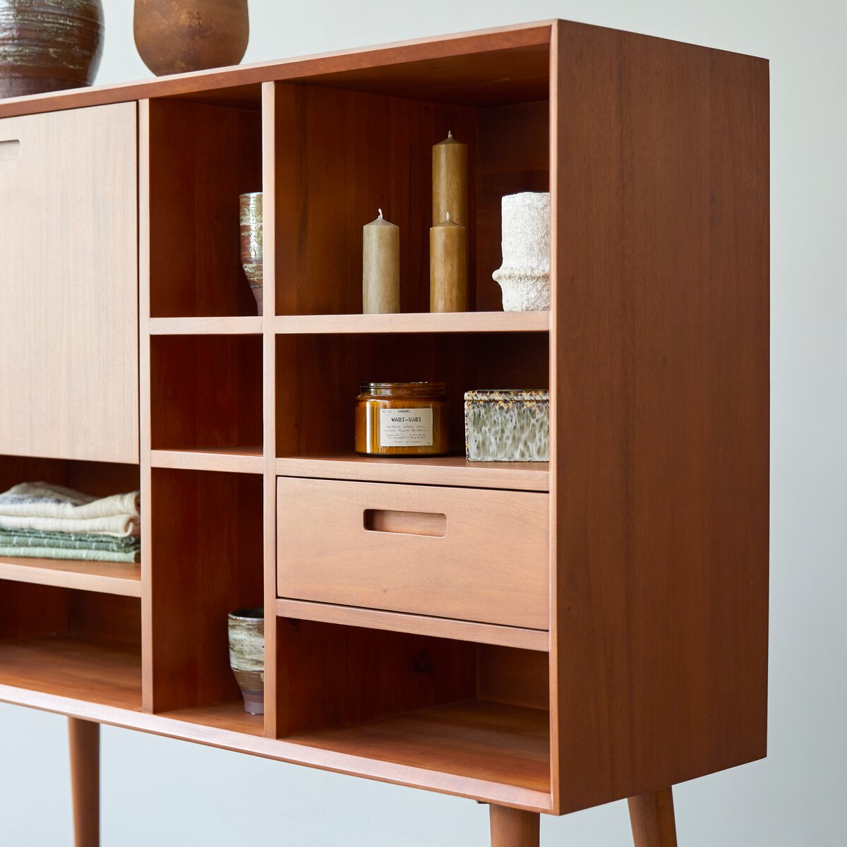 Magda 50's - Buffet haut en acajou massif 130 cm Magda 50's - Buffet haut en acajou massif 130 cm