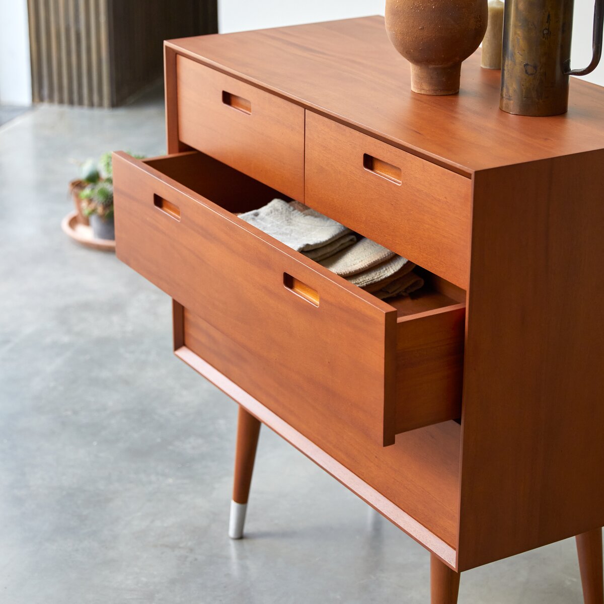Magda 50's - Commode en acajou massif Magda 50's - Commode en acajou massif
