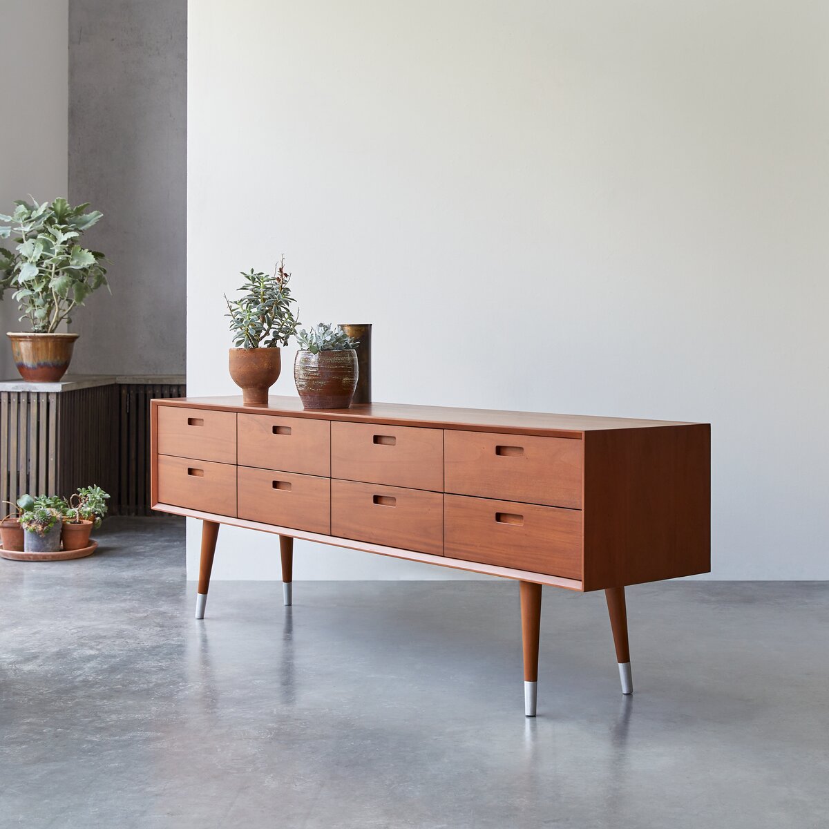 Magda 50's - Commode basse en acajou massif Magda 50's - Commode basse en acajou massif