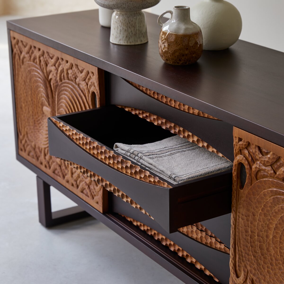 Frida - Buffet en acajou massif 205 cm Frida - Buffet en acajou massif 205 cm