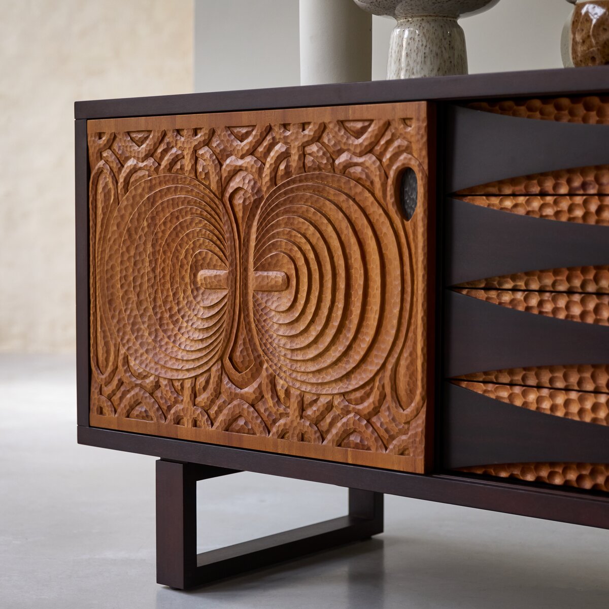 Frida - Buffet en acajou massif 205 cm Frida - Buffet en acajou massif 205 cm