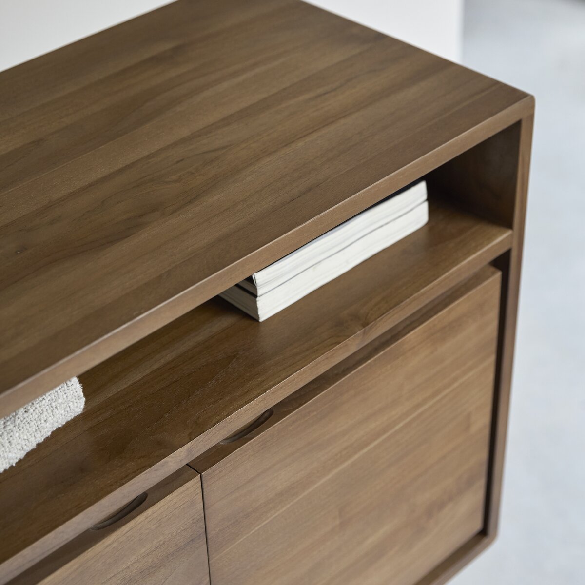 Twist - Anrichte aus massivem Teakholz 80 cm Twist - Anrichte aus massivem Teakholz 80 cm