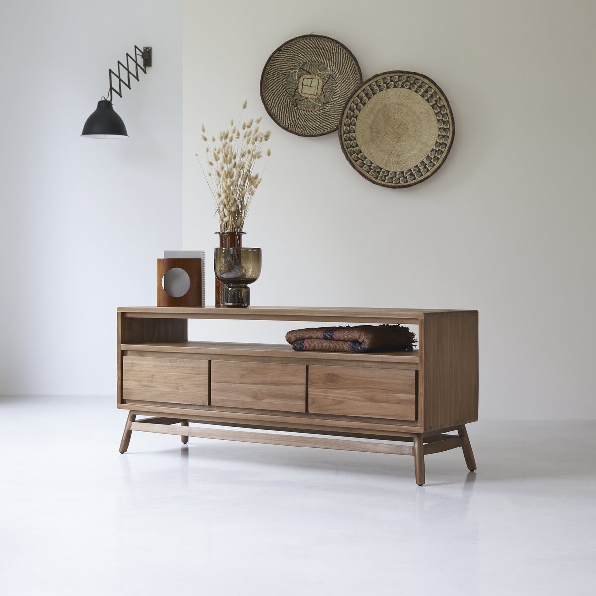 Twist - Meuble TV en teck massif 130 cm Twist - Meuble TV en teck massif 130 cm