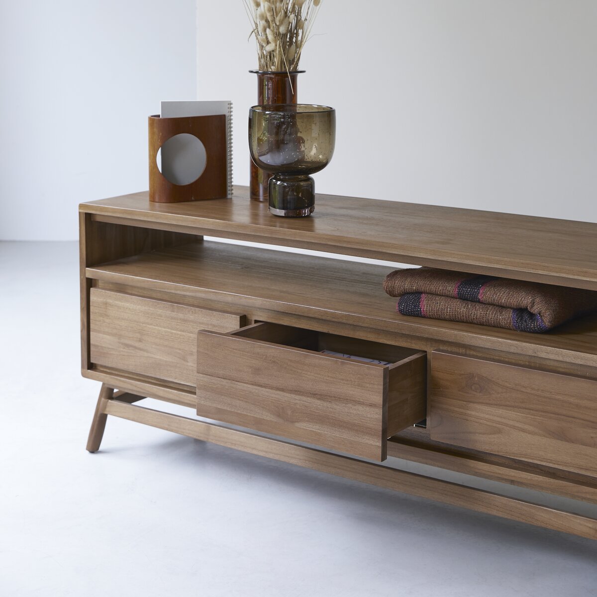 Twist - Meuble TV en teck massif 130 cm Twist - Meuble TV en teck massif 130 cm