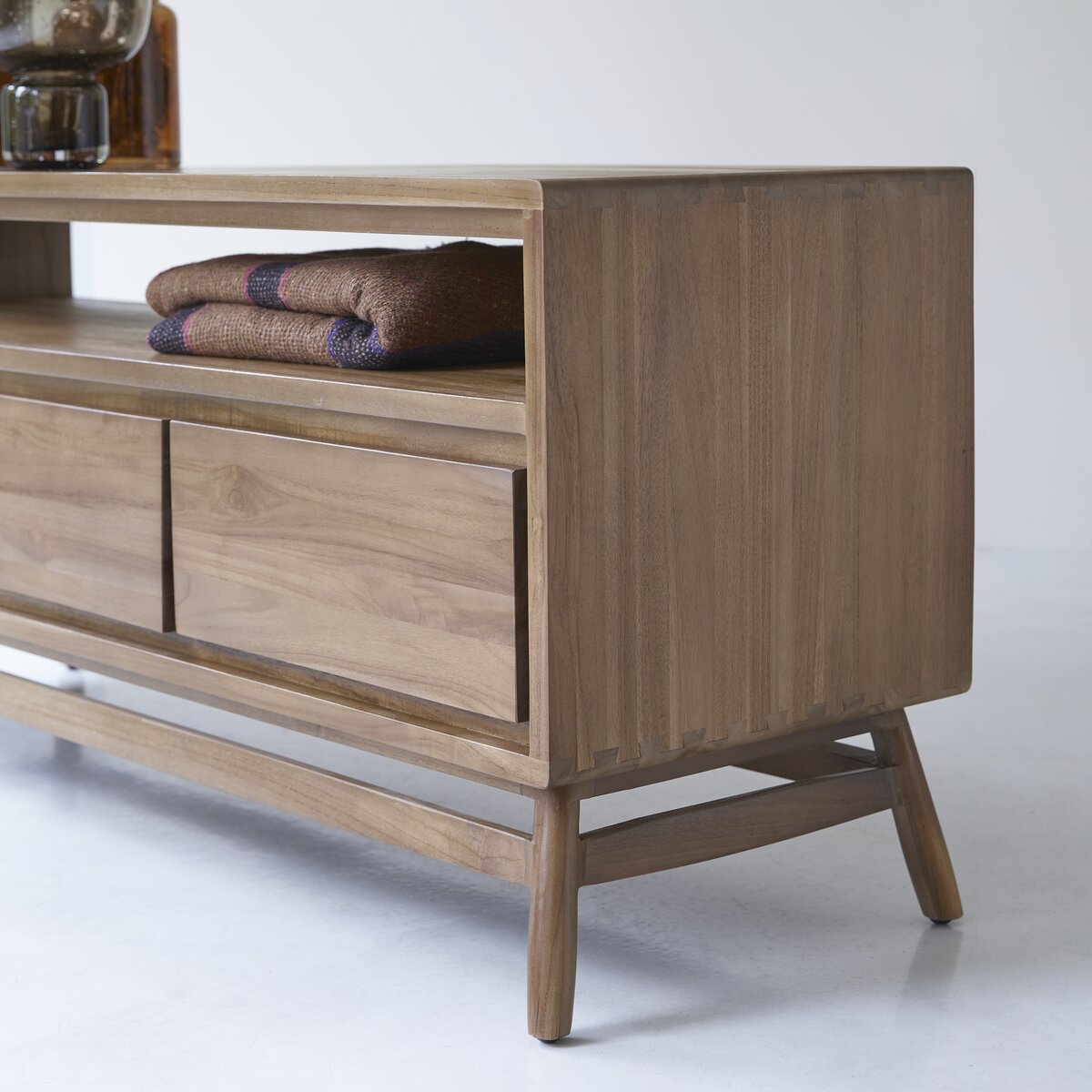 Twist - Mobile TV in teak massello 130 cm Twist - Mobile TV in teak massello 130 cm