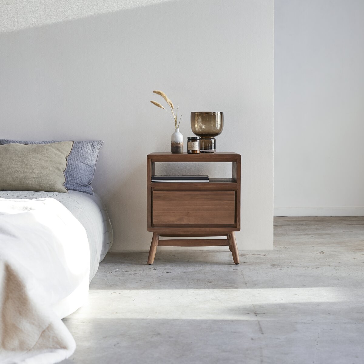 Twist - Comodino in teak massello riciclato Twist - Comodino in teak massello riciclato