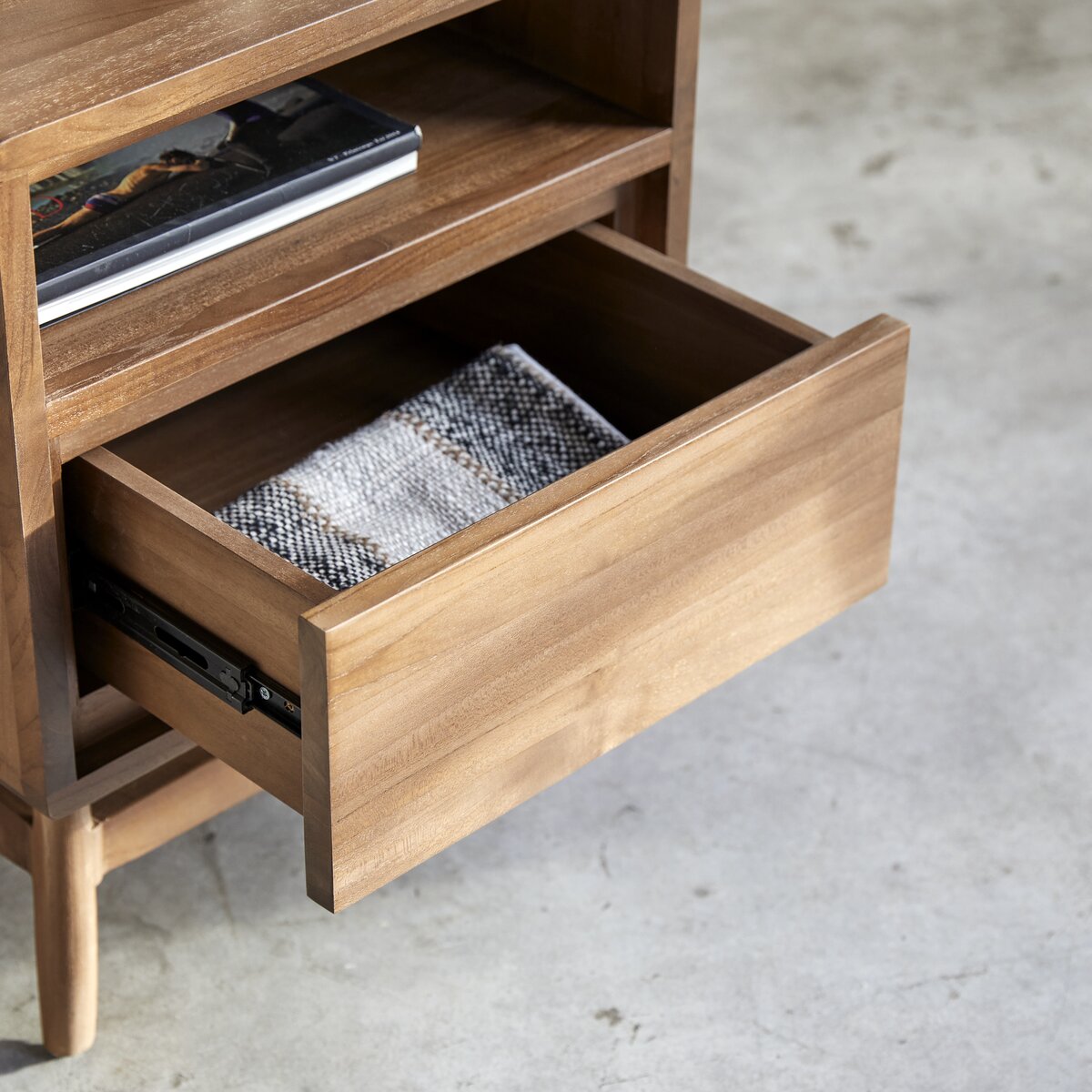 Twist - Comodino in teak massello riciclato Twist - Comodino in teak massello riciclato