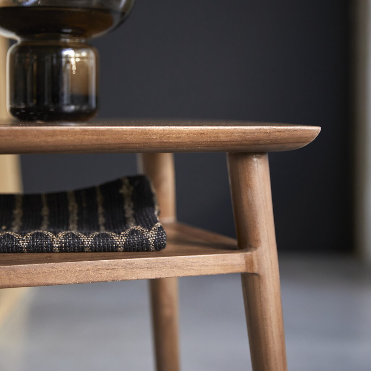 Vintage - Nachttisch aus massivem Teakholz Vintage - Nachttisch aus massivem Teakholz