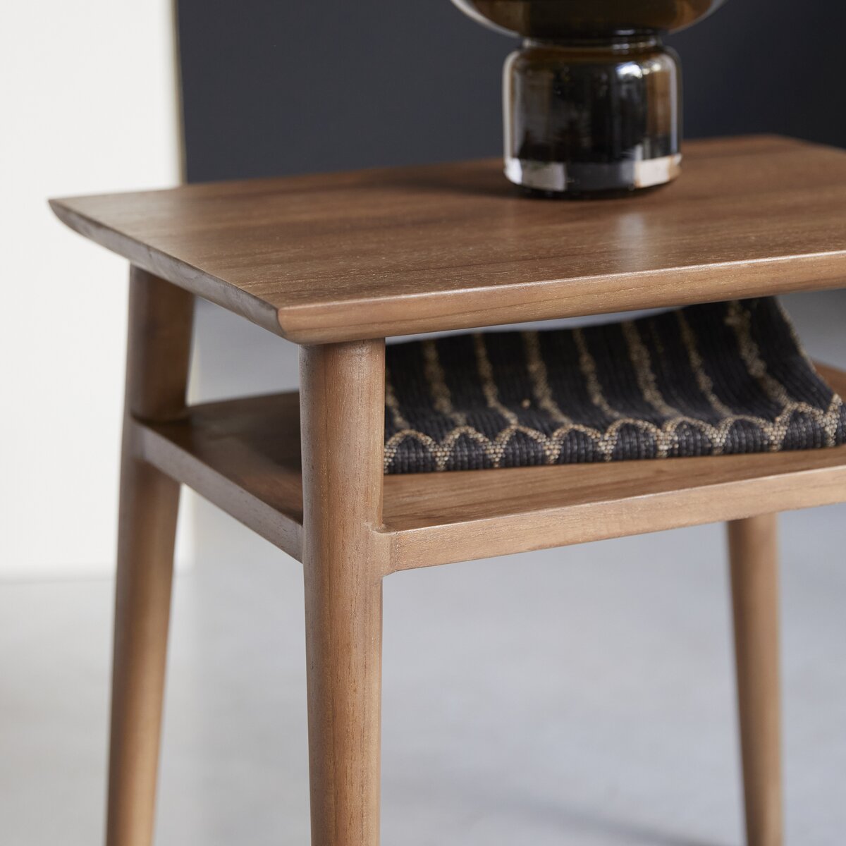 Vintage - Nachttisch aus massivem Teakholz Vintage - Nachttisch aus massivem Teakholz
