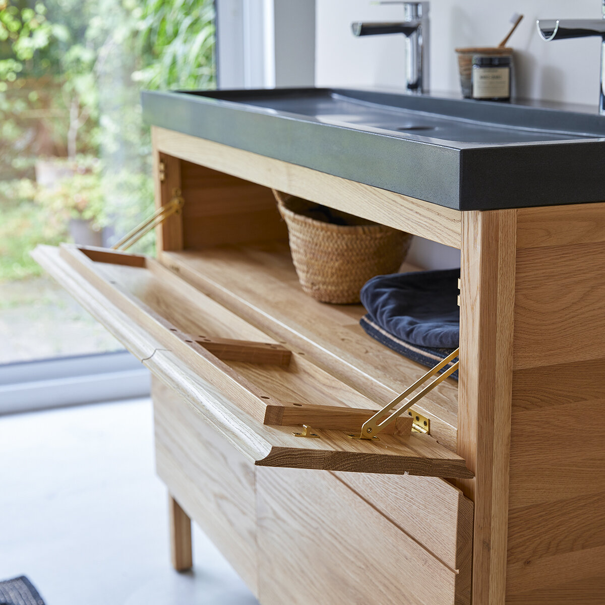 Easy - Mueble de baño en roble macizo y piedra de lava 120 cm Easy - Mueble de baño en roble macizo y piedra de lava 120 cm